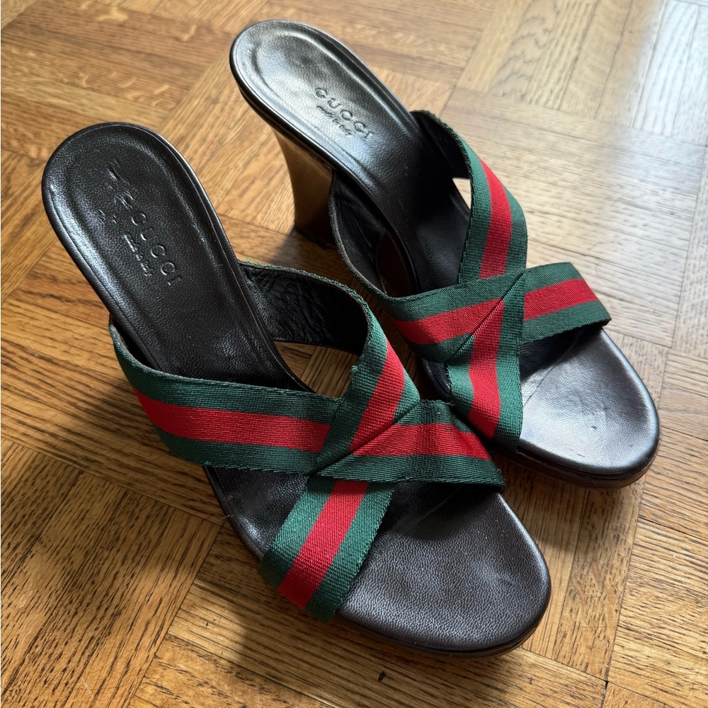 Gucci Sandals with Red and Green Straps - Picture 2 of 5
